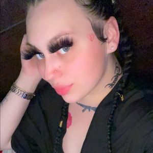 Meet your Posher, Mercedes